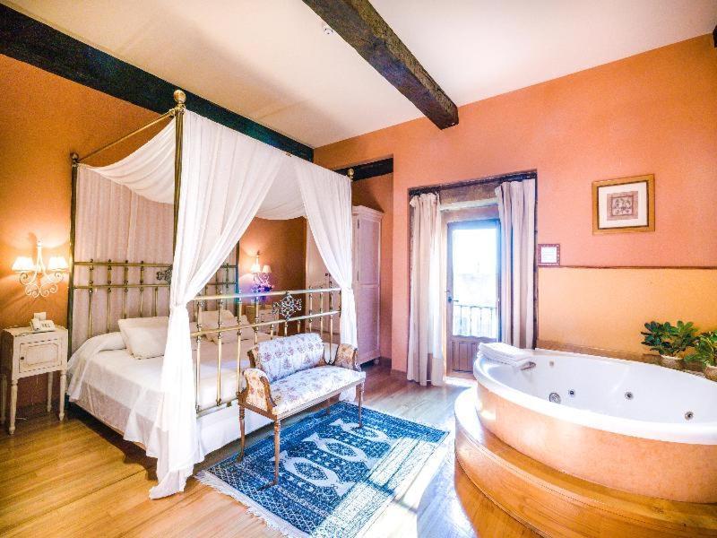 Hotel Palacio Garcia Quijano Corrales De Buelna Værelse billede