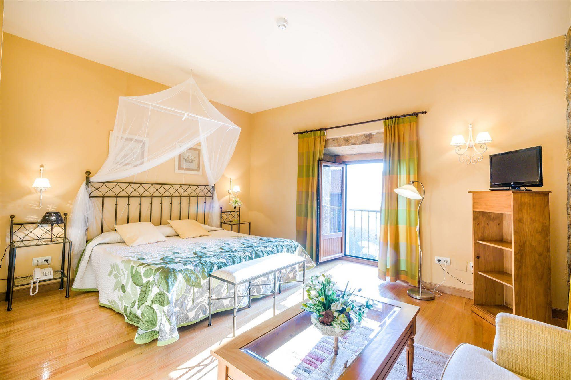 Hotel Palacio Garcia Quijano Corrales De Buelna Eksteriør billede